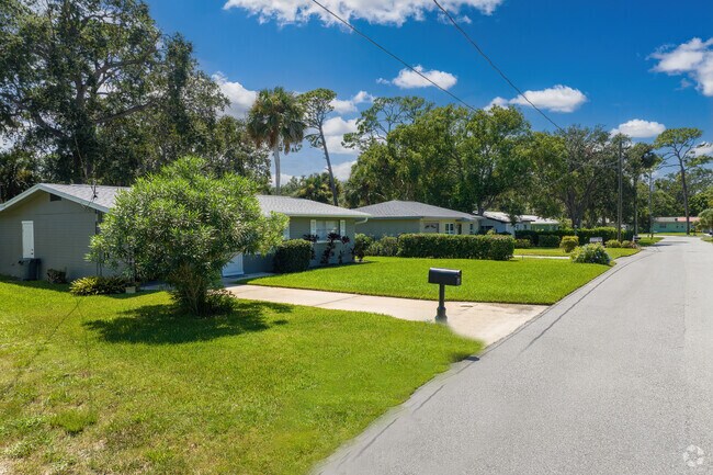 Ranch-style homes are a common sight in the Central Mainland neighborhood.