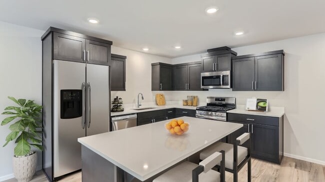 2402 Sawtelle Dr, Woodburn, OR 97071 - photo 2