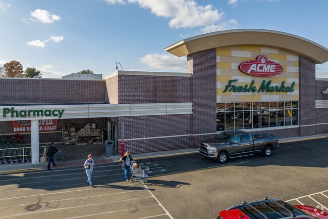 Acme Fresh Market provides Hills and Dales residents with all of their grocery needs.