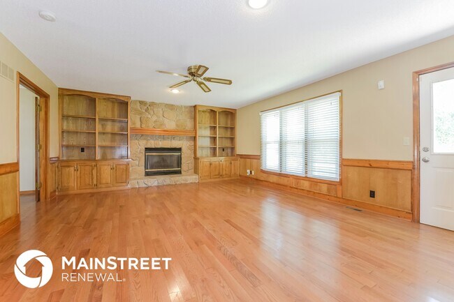 11531 S Lennox St, Olathe, KS 66061 - photo 3