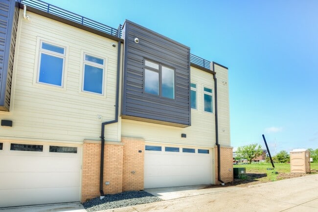 824 E 2nd St, Des Moines, IA 50309 - photo 3