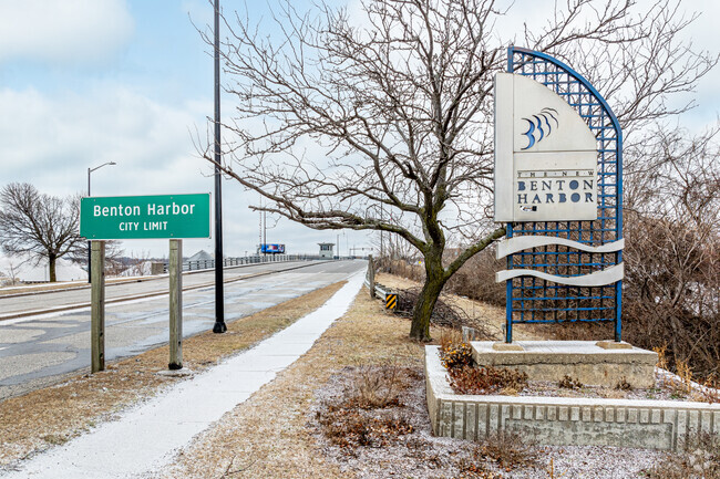 A sign welcomes visitors and residents alike to Benton Harbor, Michigan.