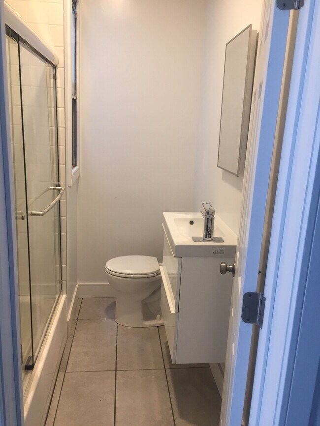 845 S Normandie Ave unit 17, Los Angeles, CA 90005 - photo 7