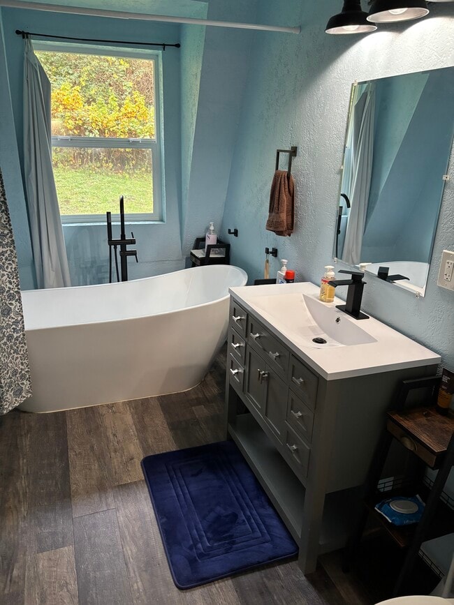 432 N Yodel Ln unit Upstairs, Otis, OR 97368 - photo 6