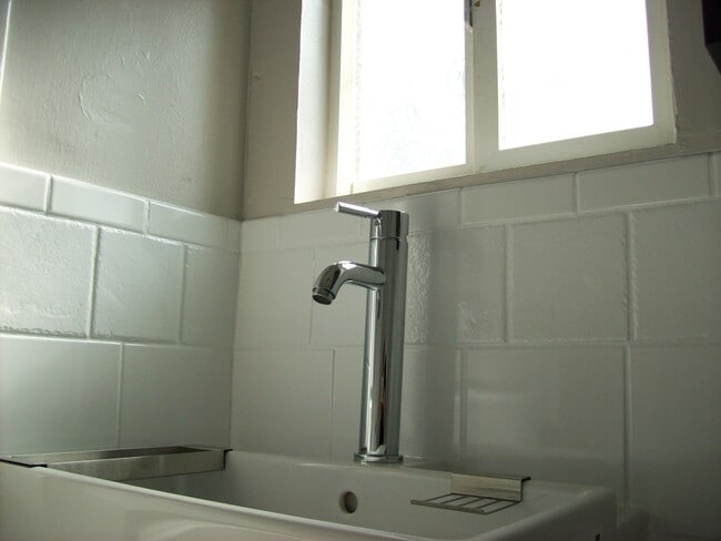 6105 Monterey Rd unit Front, Los Angeles, CA 90042 - photo 7