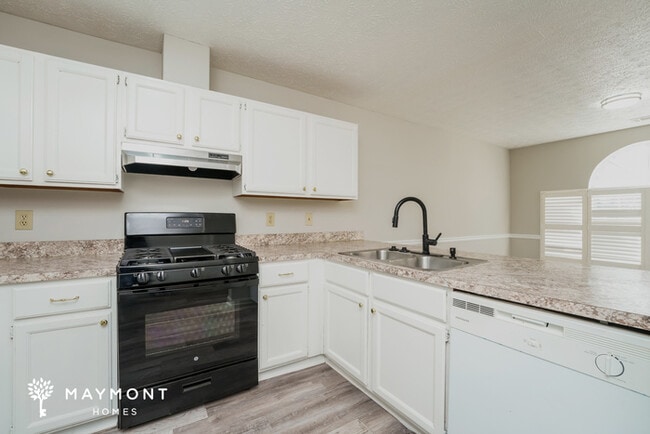 1099 Old Saybrook Ct, Stone Mountain, GA 30083 - photo 6