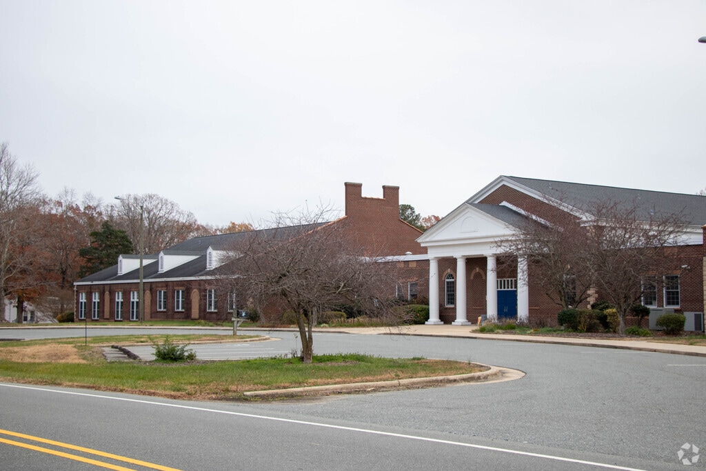 Silk Hope School provides education in the neighborhood of 
Chatham County.