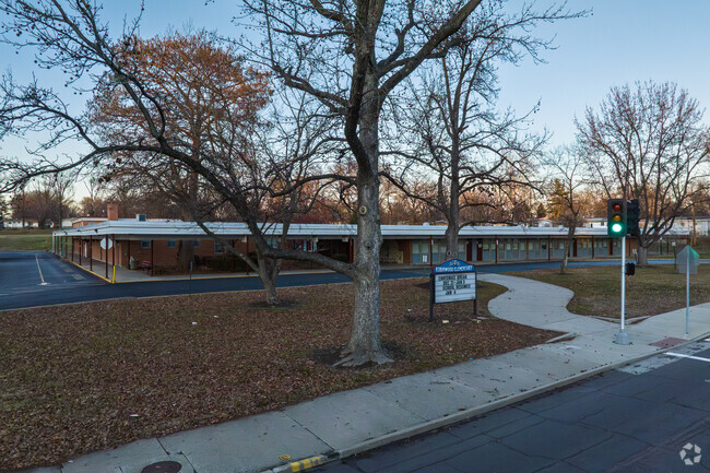 Robinwood Elementary School has an overall C- grade according to Niche.