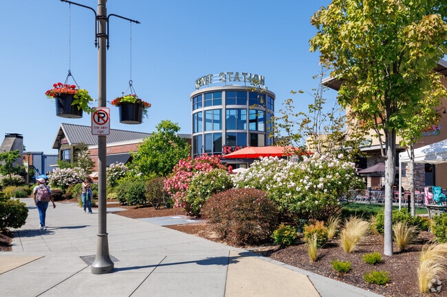 Downtown Kent and the Kent Station Mall are a short drive from the East Hill neighborhood.