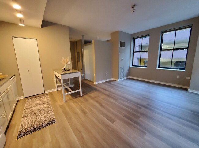 222 W Randolph St unit 2304, Chicago, IL 60606 - photo 6