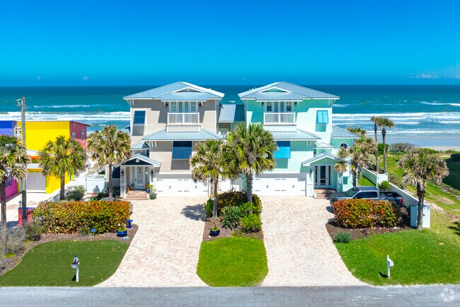This row of Ponce Inlet homes have clean lines and clear views.