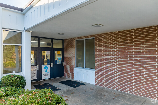 Rowland Elementary earns a C- grade on Niche.