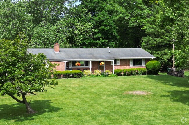 Ranch homes with well kept lawns are common in Salem Village.
