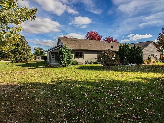 144 N Pleasant View Rd unit Condo, Plymouth, WI 53073 - photo 3