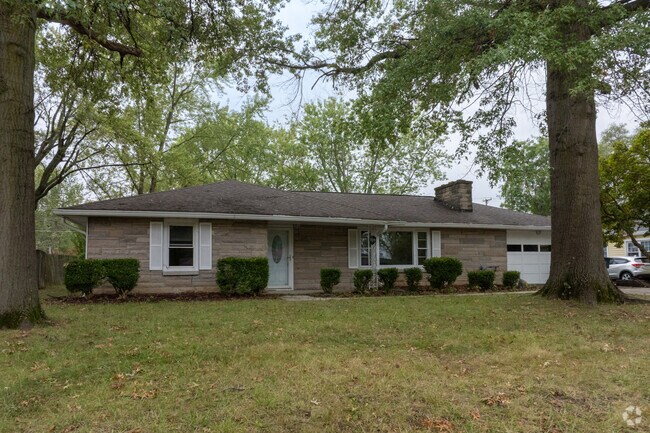 Many ranch homes in Minnitrista sit far back off the street.