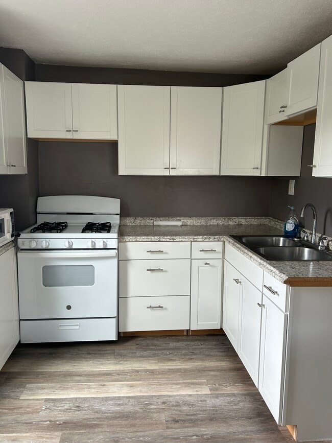 669 Price St unit Taylor street, Morgantown, WV 26505 - photo 2