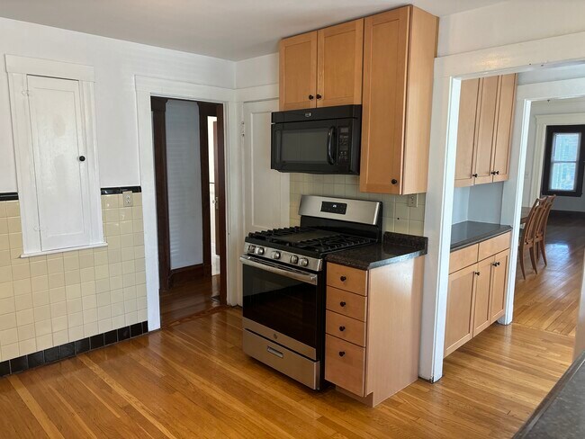 529 School St unit 1, Belmont, MA 02478 - photo 2