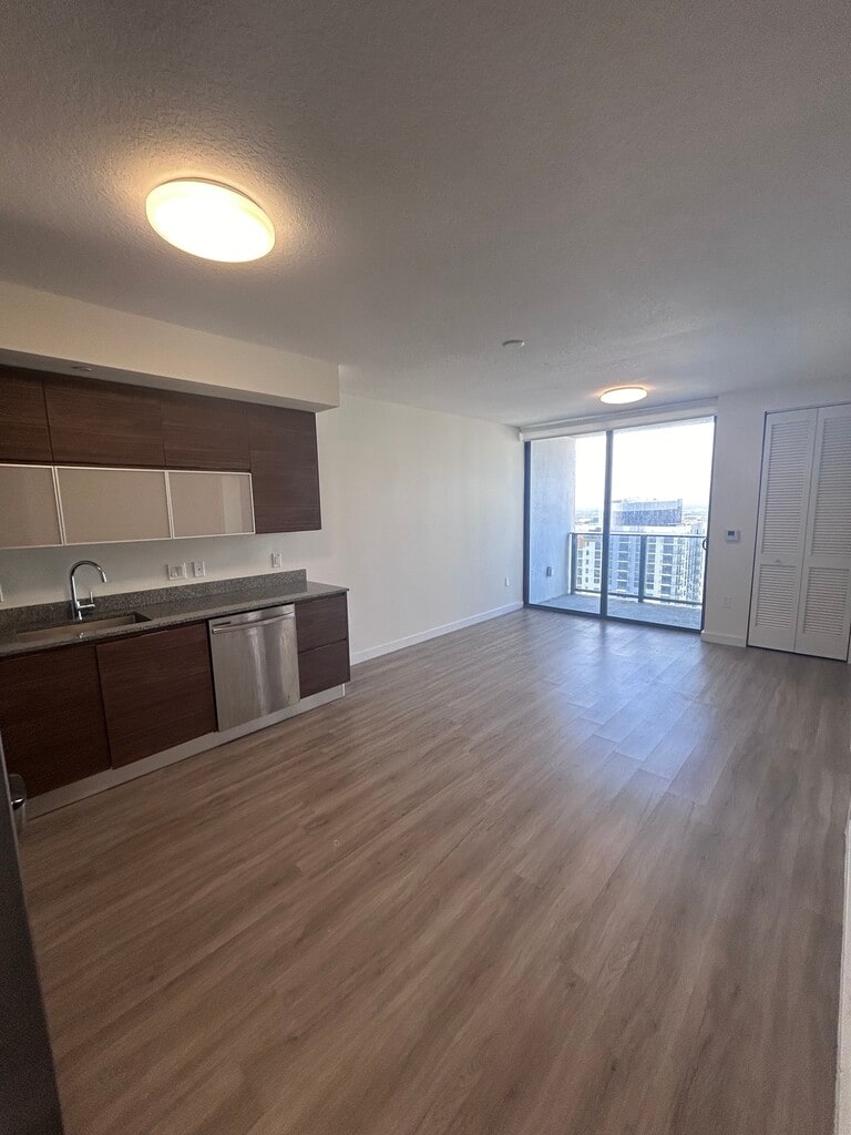 For Rent 423 NW 7th St Unit 1815, Miami, FL 33136