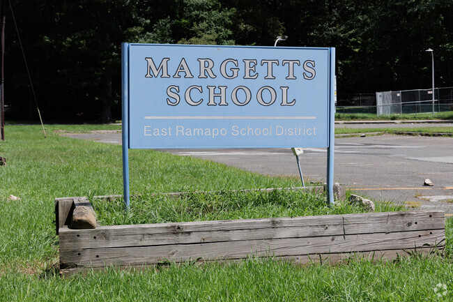 Margetts Elementary School Margetts Elementary School is a public school located in Monsey, NY.