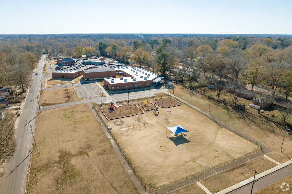 Senatobia Elementary School has plenty of green space for students to enjoy.