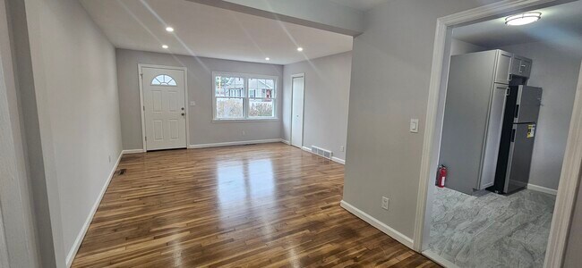 665 Milford Point Rd, Milford, CT 06460 - photo 5