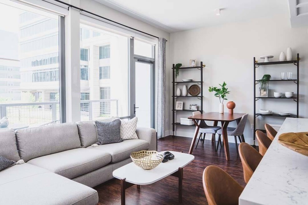 From stunning studios to premium penthouses with private rooftop patios, our range of floor plans ensures there are no wrong choices for your new home in Buckhead. Imagine the possibilities with Modera Old Ivy.