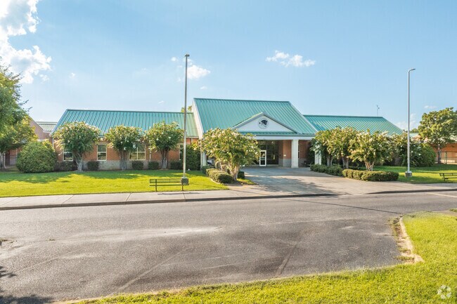 Chestnut Oaks Middle School prepares students for high school.