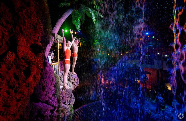 Watch the divers at Casa Bonita, Edgewood's most well-known attractions.