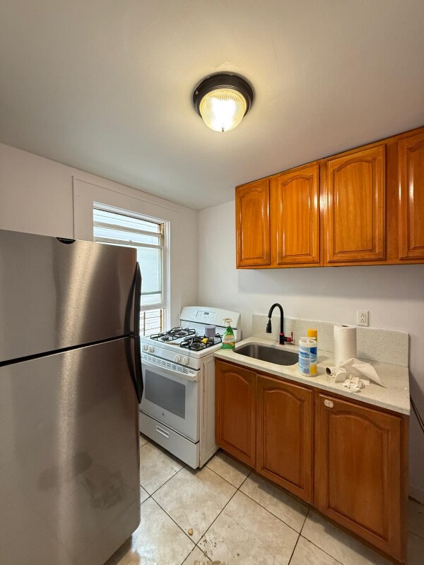 304 Grant Ave unit 2Fl, Brooklyn, NY 11208 - photo 5