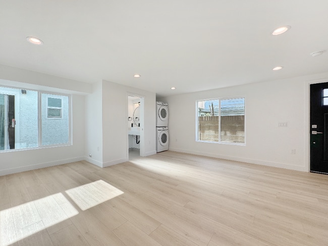 4461 Farquhar Ave unit D, Los Alamitos, CA 90720 - photo 2