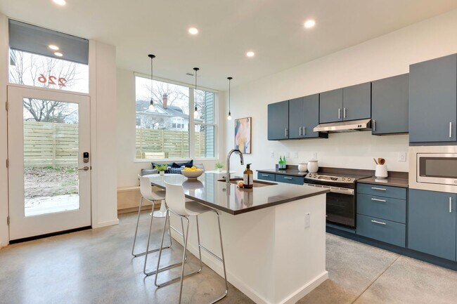 Professional Coliving - Private Room & Walk-in Closet, Durham, NC 27701 - photo 4