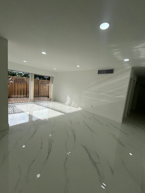 4594 NW 79th Ave unit 1D, Doral, FL 33166 - photo 1