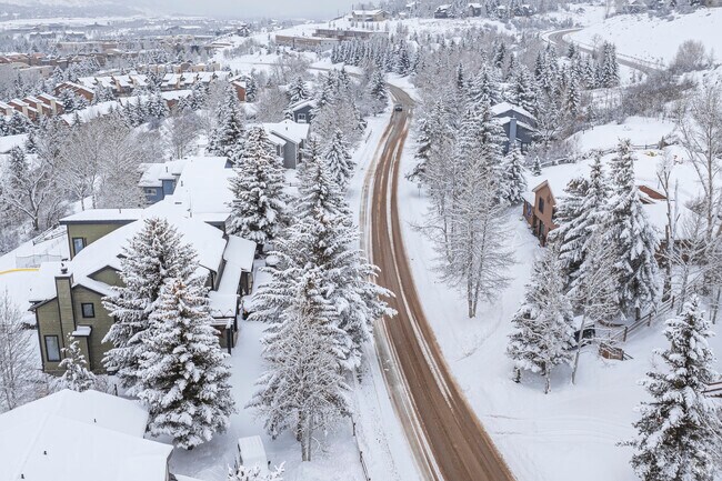 New housing in Edwards balances luxury with smart growth. While single-family homes continue to be built, there’s a push for more medium-density options like condos and townhomes. This evolving market ensures that more people can enjoy the stunning scenery and vibrant lifestyle Edwards has to offer.