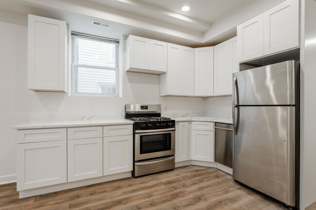 2112 N Campbell Ave unit GARDEN, Chicago, IL 60647 - photo 4
