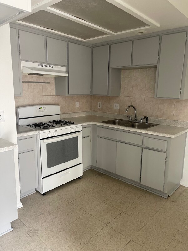 11222 Chamberlaine Way Unit 9, Adelanto, CA 92301