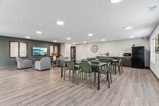 875 Edgewood Rd, Hiawatha, IA 52233