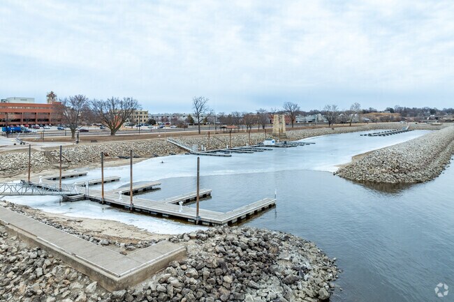Muscatine enjoys several marinas on the Mississippi River, including in Riverside Park.