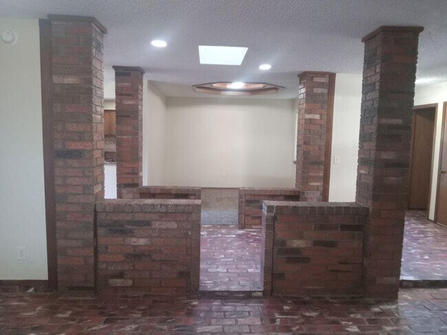 312 Christopher Todd Dr, Moore, OK 73160 - photo 6