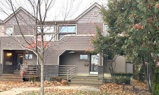 556 Bloomfield Ct, Birmingham, MI 48009