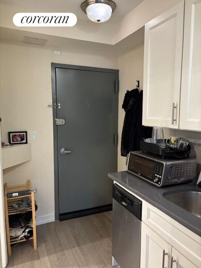 821 9th Ave, New York, NY 10019 - photo 3