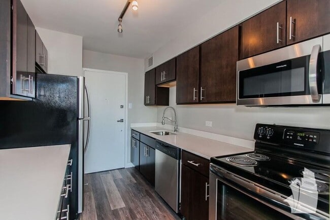 The Statesman unit 4A, Chicago, IL 60660 - photo 4