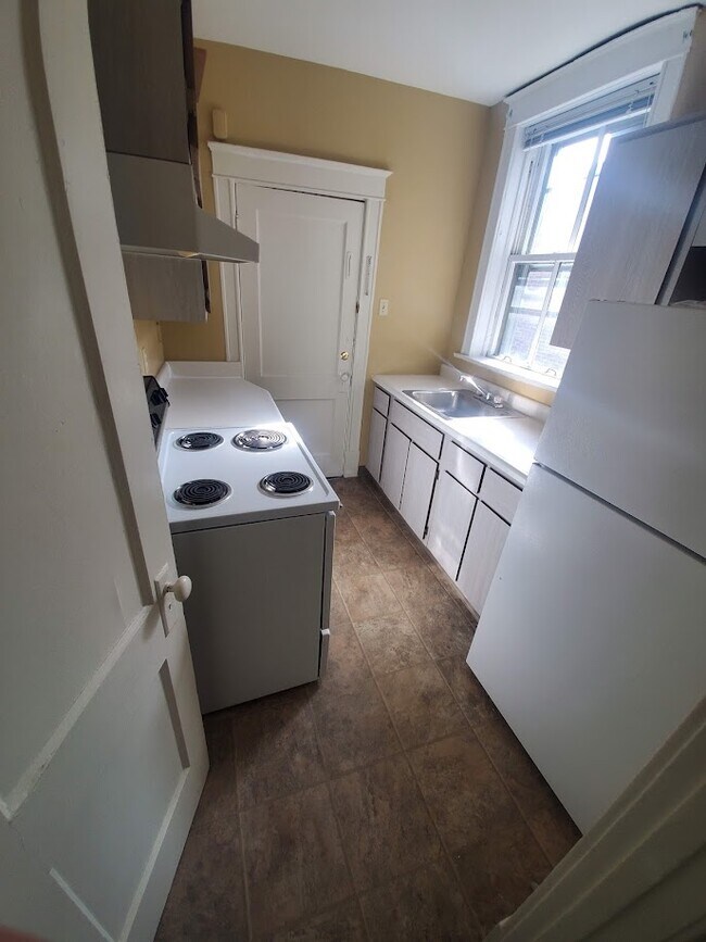 921 de Mun Ave unit 2N, Saint Louis, MO 63105 - photo 6