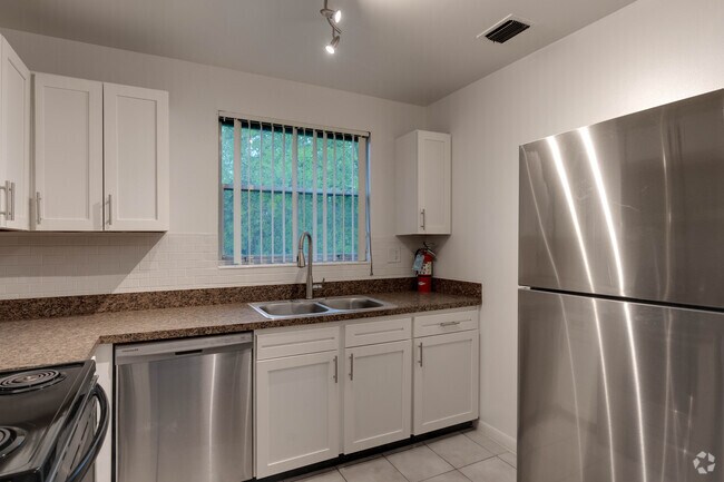 2BR,2BA - 950SF - Kitchen