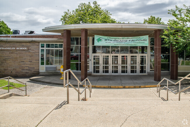 The entrance of Franklin Elementary School.