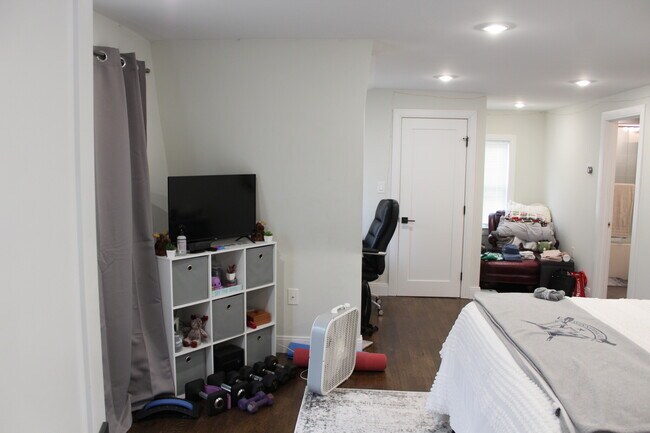 17 Pomeroy St, Allston, MA 02134 - photo 7