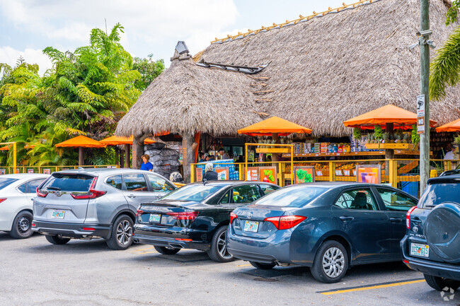 Frank's Fresh Fruit in Kendale Lakes serves lunch and slings groceries to locals.