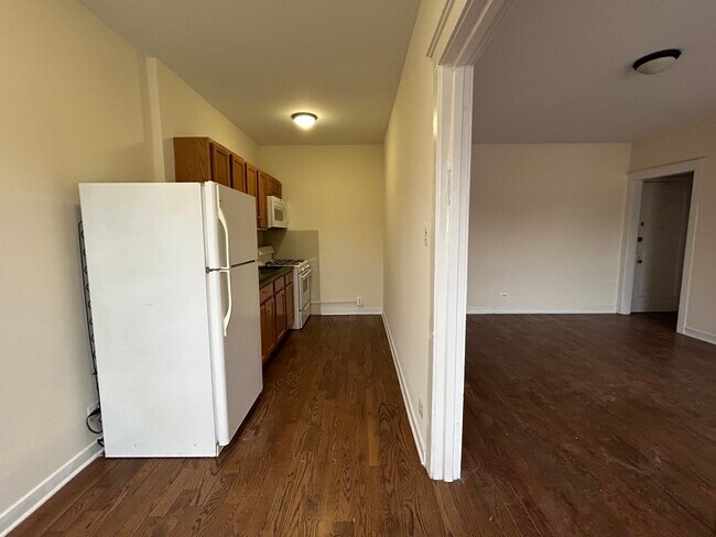 2718 N Milwaukee Ave unit 211, Chicago, IL 60647 - photo 5