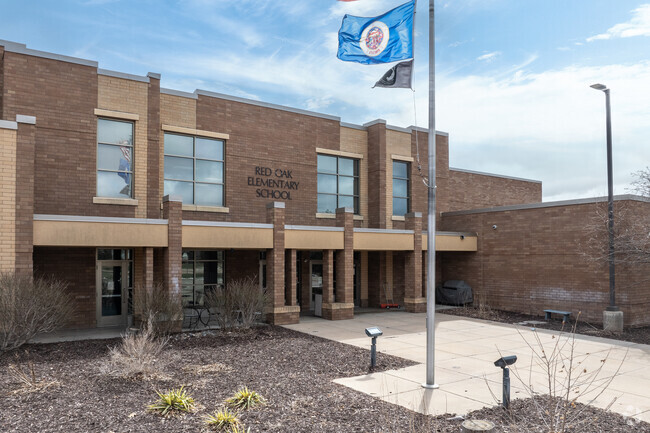 Red Oak Elementary's teachers received a grade of B from Niche.com.