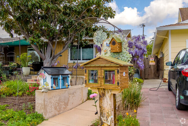 At Doerr-Steindorf, you will see some beautiful little free libraries.