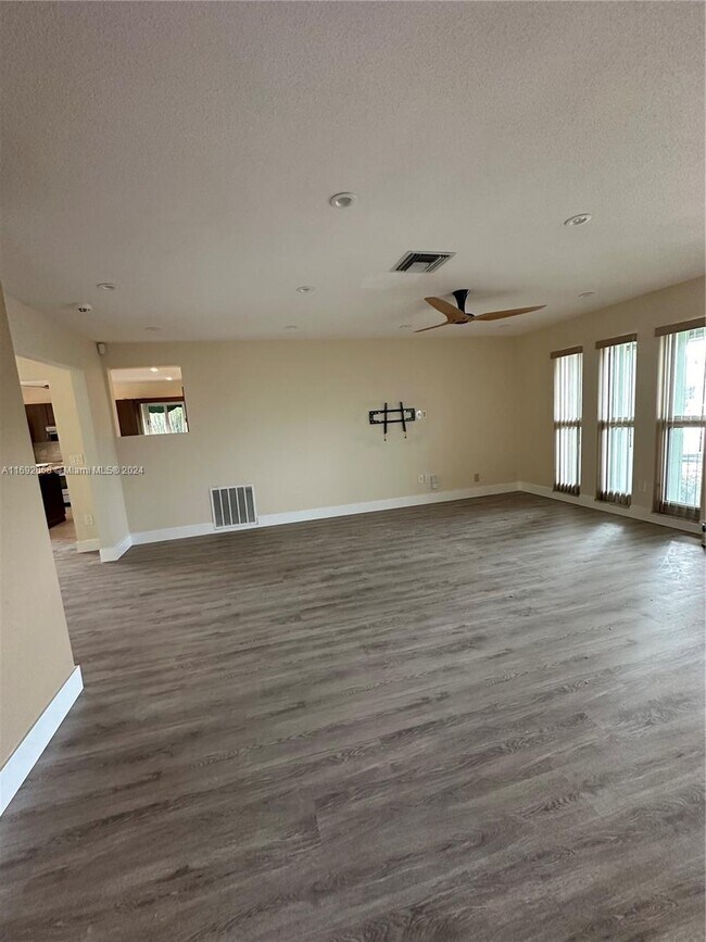 407 SE 4th Terrace unit 407, Dania, FL 33004 - photo 7